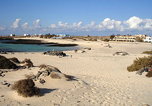 Sandstrand direkt vor der Haustür der Ferienwohnung in Cotillo